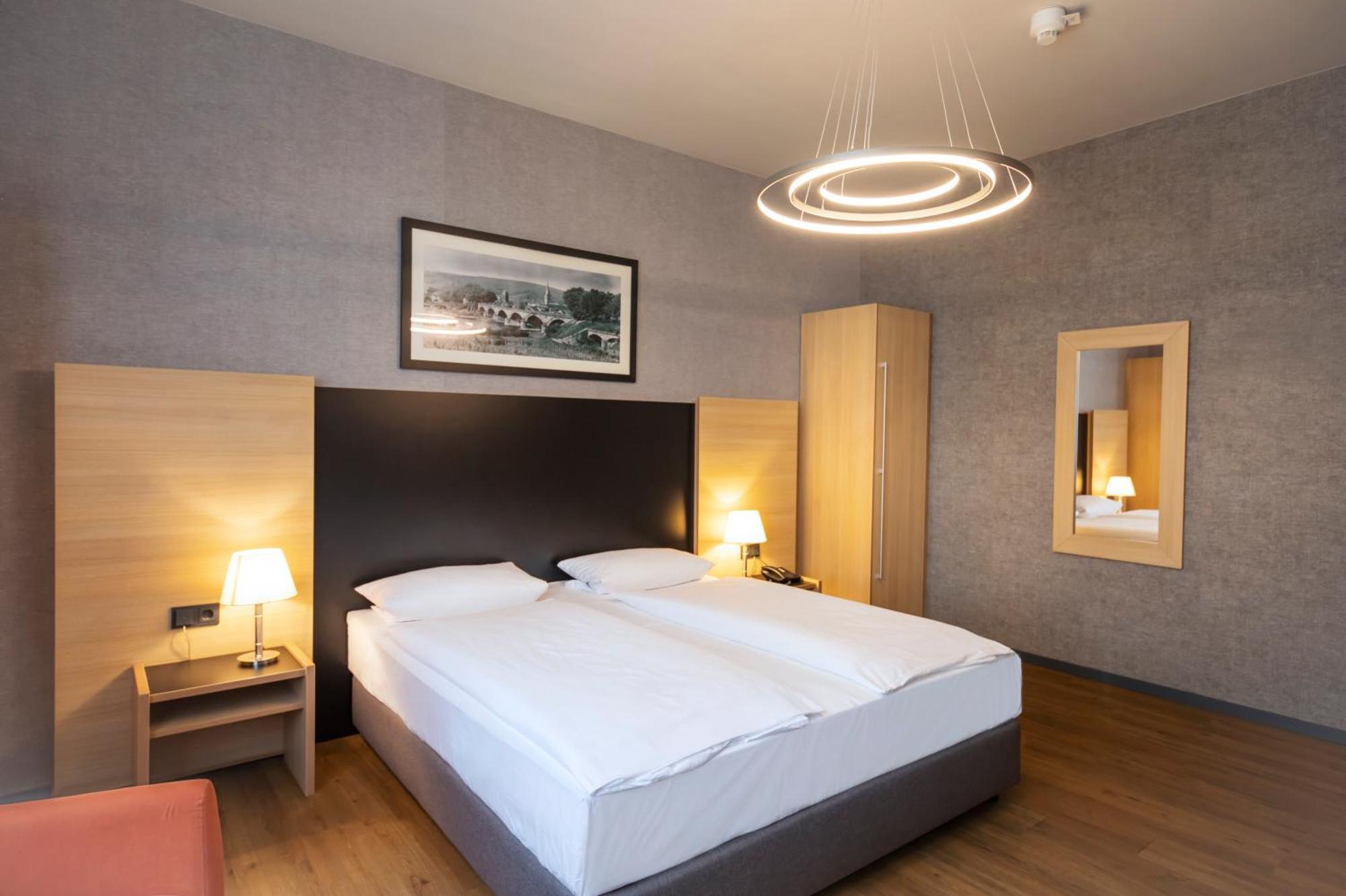 Roomingtons Hotel Franziskushoehe Lohr Esterno foto