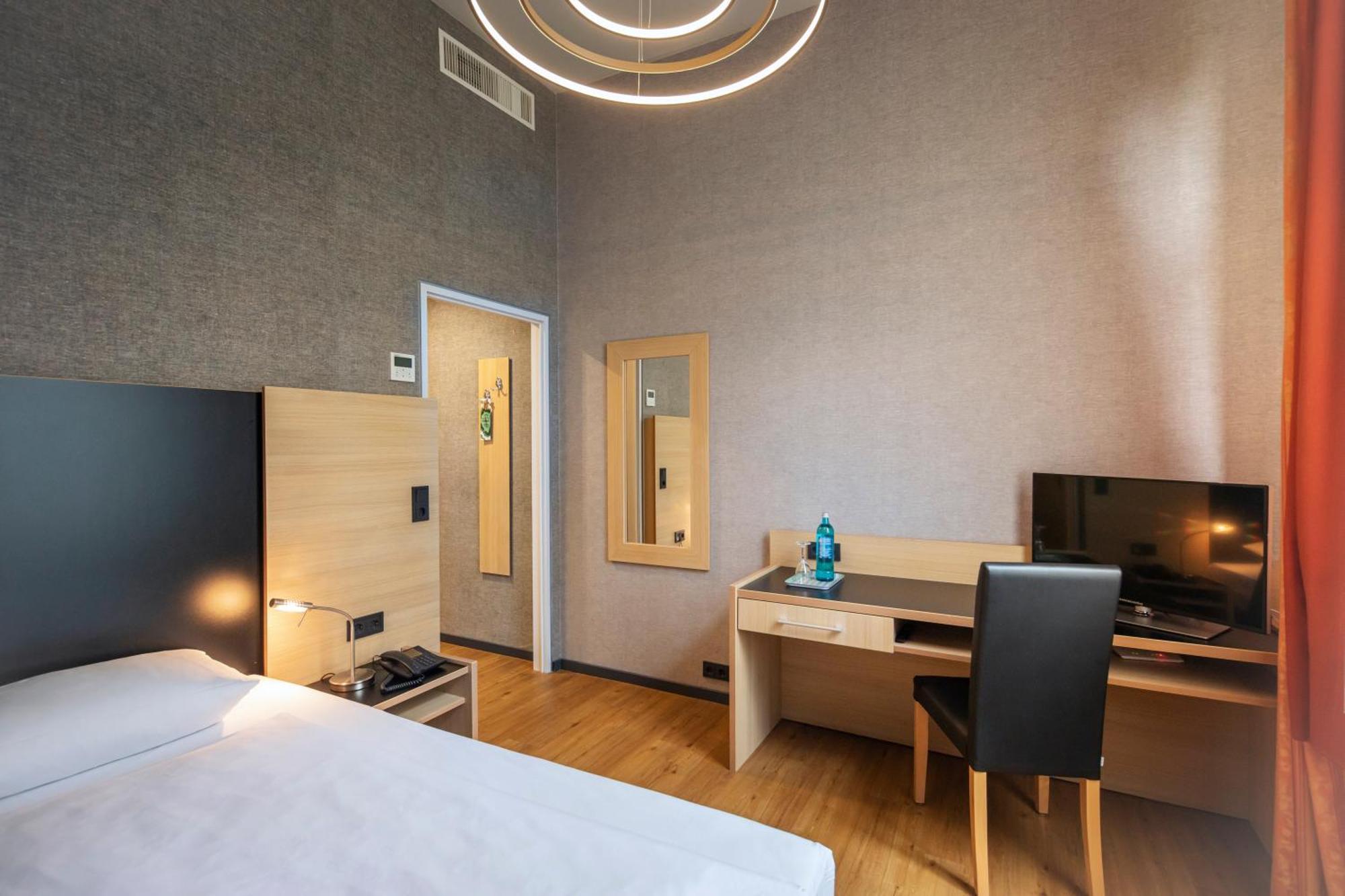 Roomingtons Hotel Franziskushoehe Lohr Esterno foto